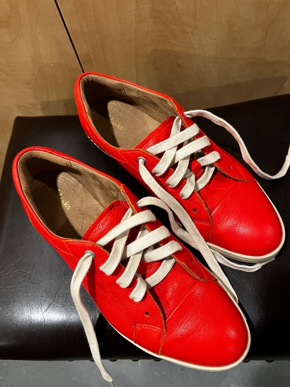Like new CLARKS Artisan Orange Sneaker US Size 8.5